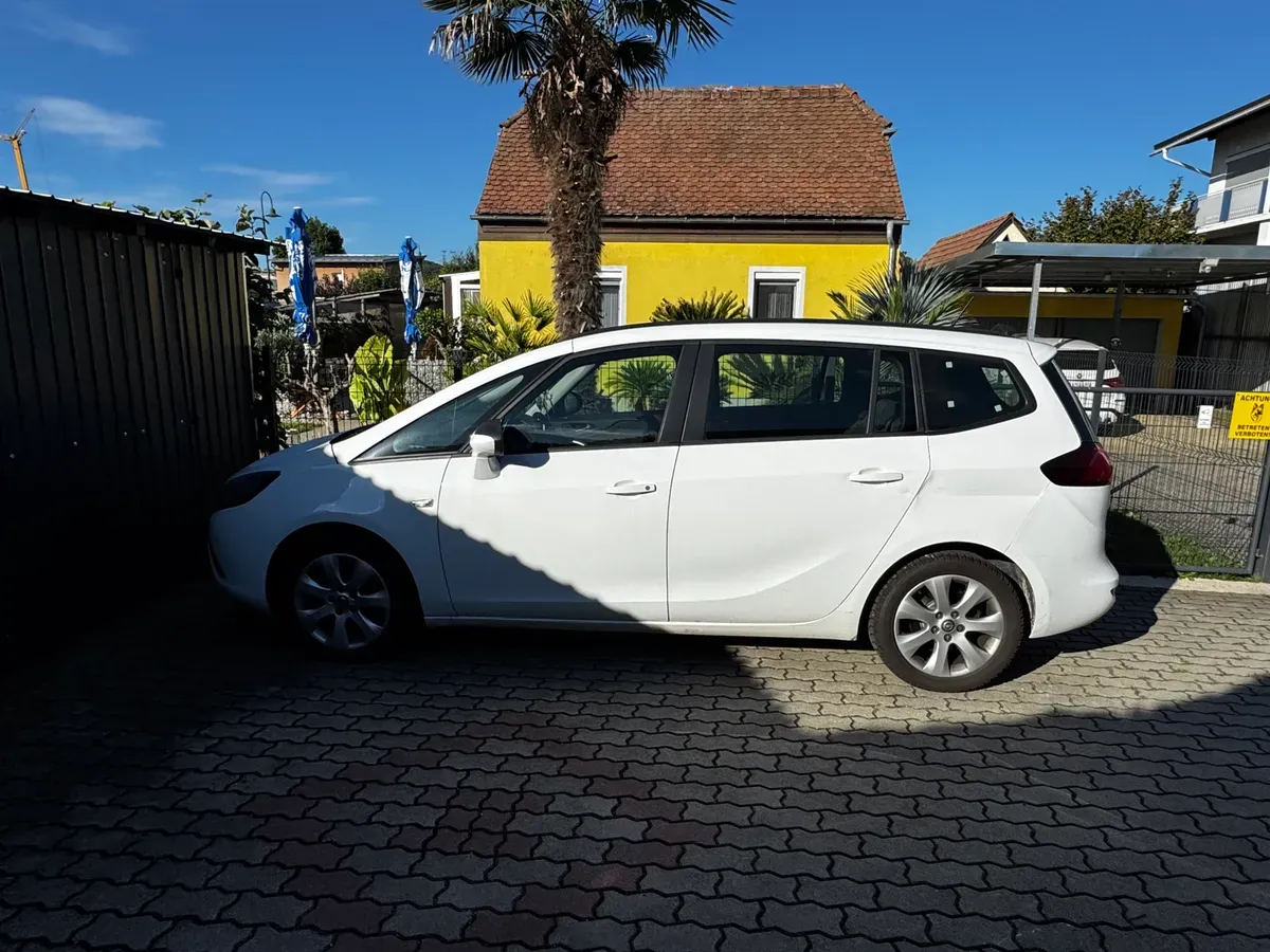 Opel Zafira Tourer 2012 photo 2