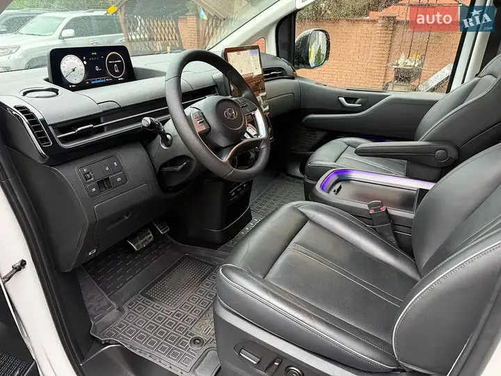 Hyundai Staria 2023 photo 2