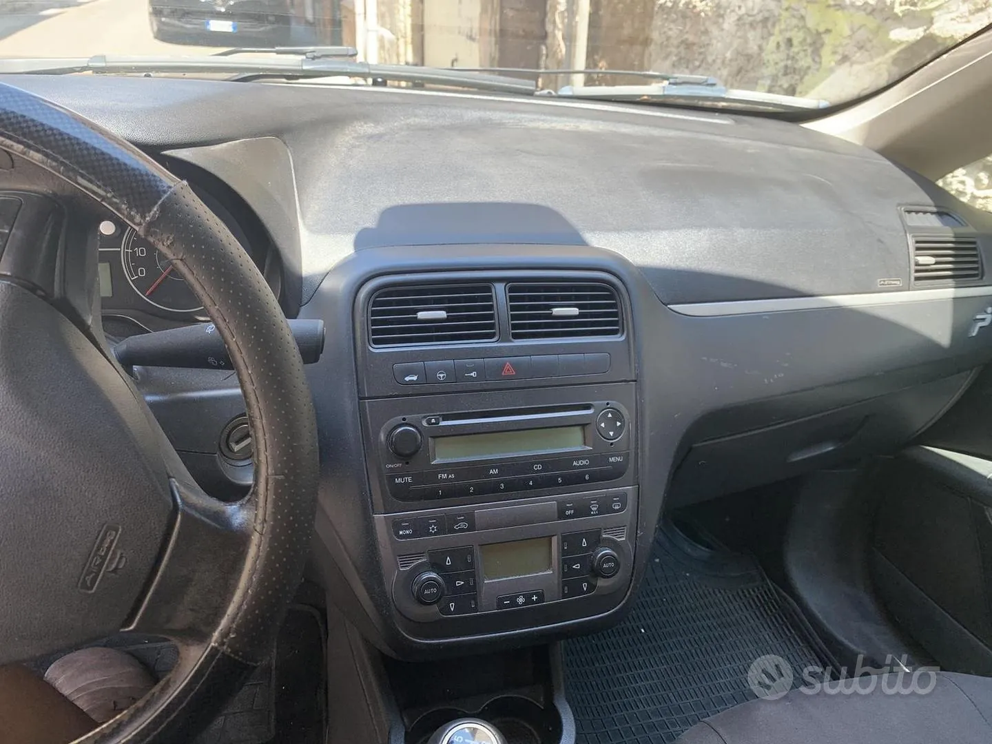Fiat Grande Punto 2014 photo 4