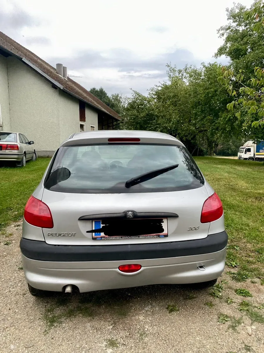 Peugeot 206 2001 photo 2