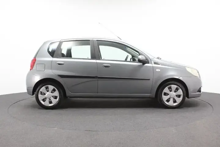 Chevrolet Aveo 2010 photo 3