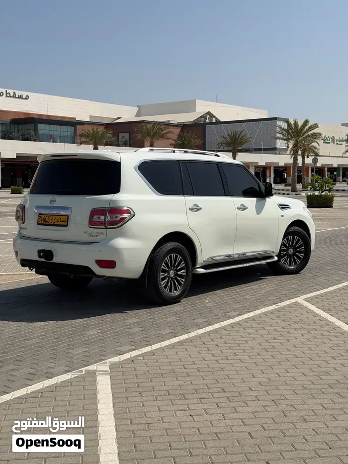 Nissan Patrol 2011 photo 2
