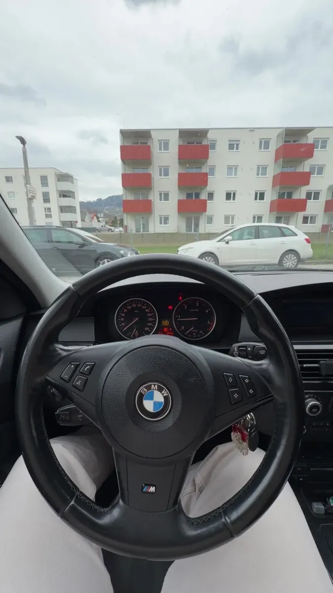 BMW 5 Series 2008 photo 2