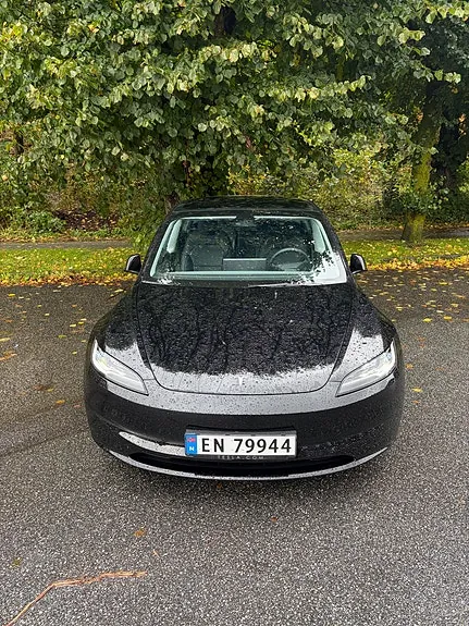 Tesla Model 3 2025 photo 2
