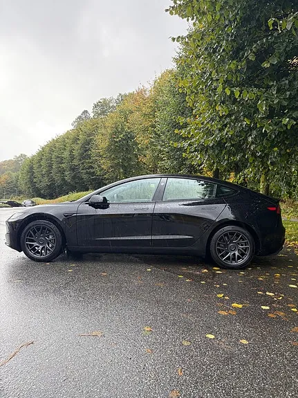 Tesla Model 3 2025 photo 3