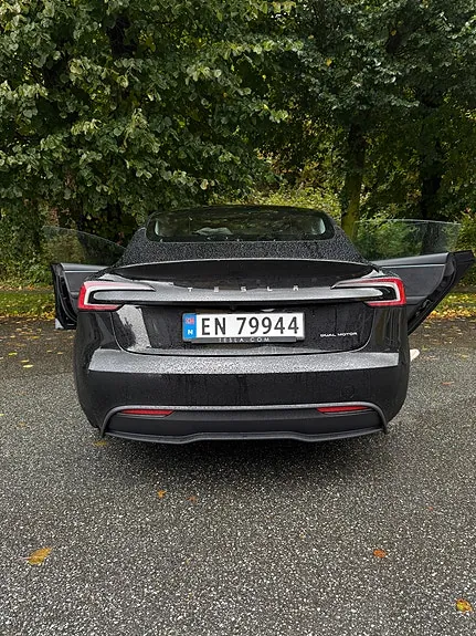 Tesla Model 3 2025 photo 4