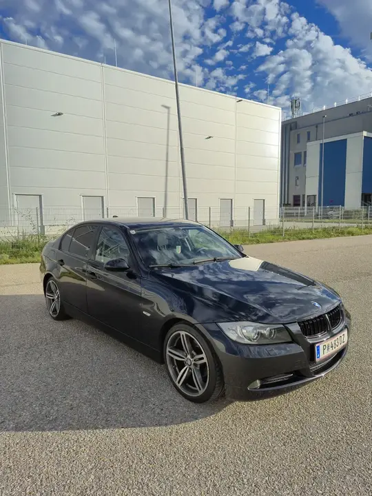 BMW 3 Series 2005 photo 2