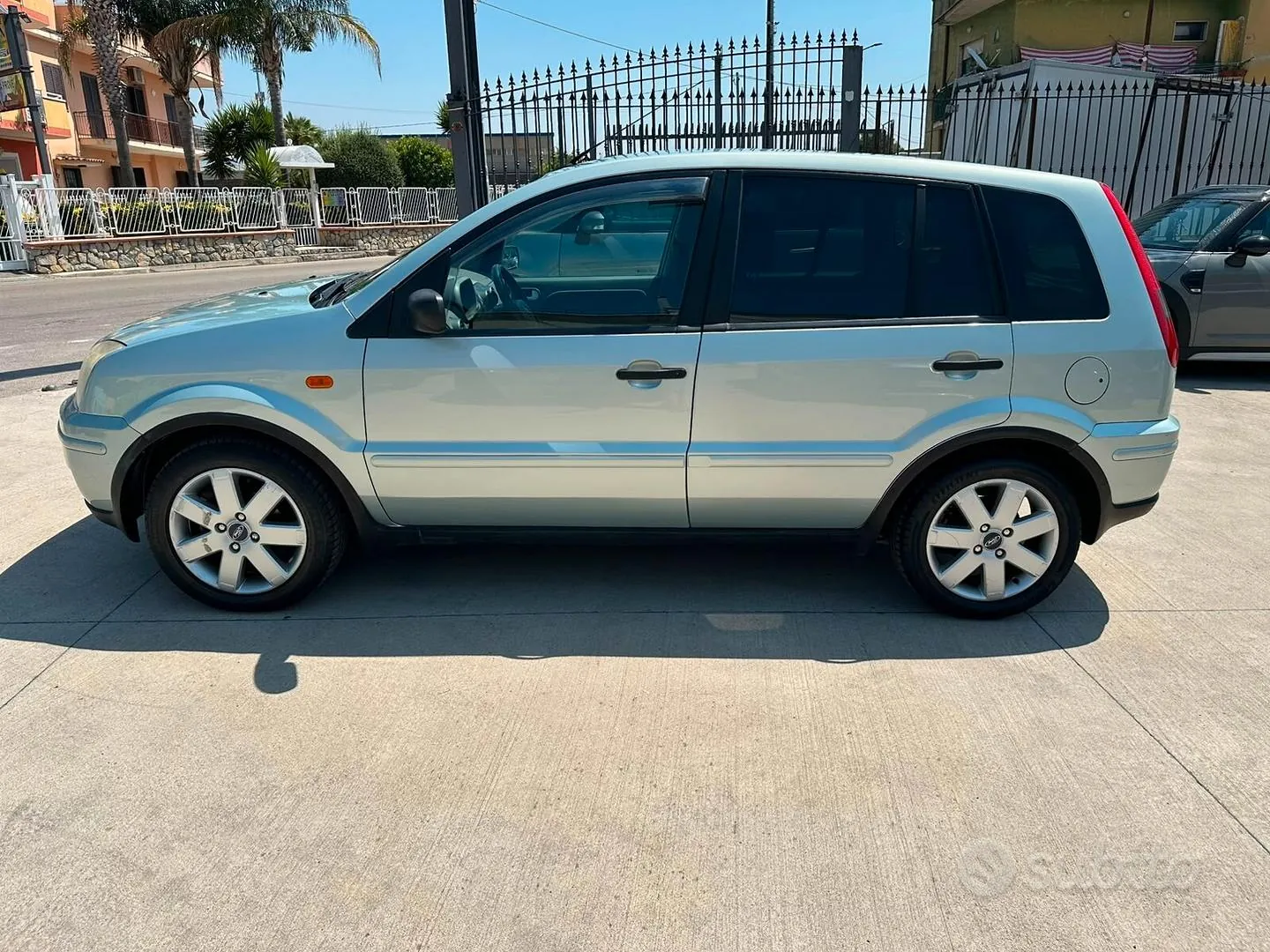 Ford Fusion 2004 photo 5