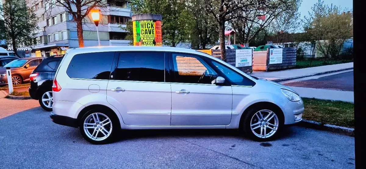 Ford Galaxy 2009 photo 3
