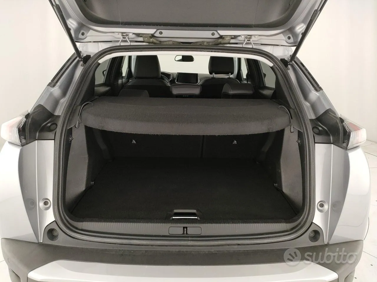 Peugeot E-2008 2022 photo 4