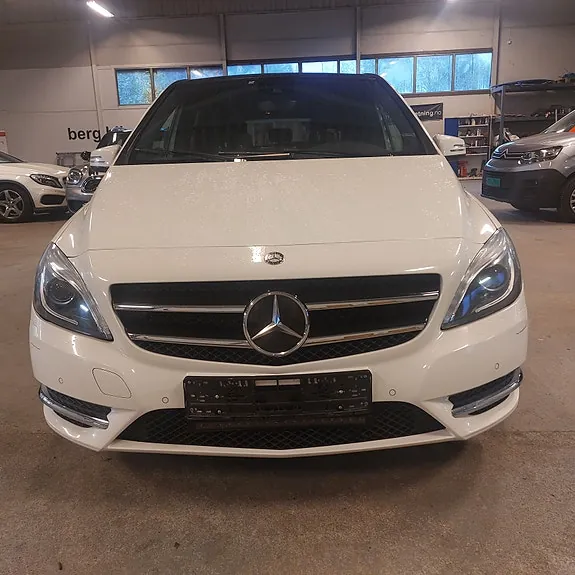Mercedes-Benz B180 D 2012 photo 2
