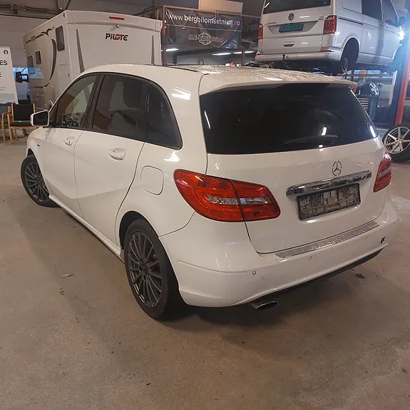 Mercedes-Benz B180 D 2012 photo 3