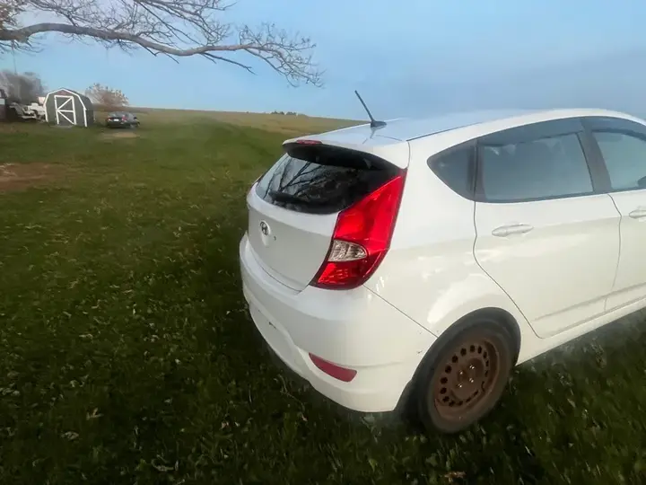 Hyundai Accent 2017 photo 3