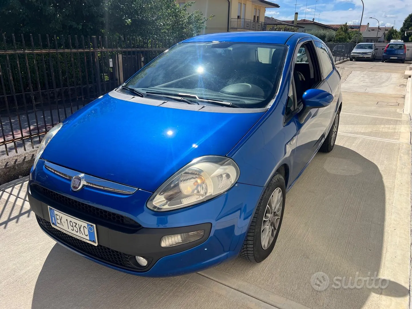 Fiat Grande Punto 2011 photo 2