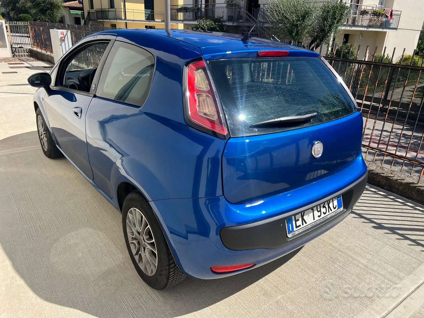 Fiat Grande Punto 2011 photo 3