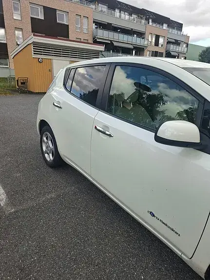 Nissan Leaf 2013 photo 2