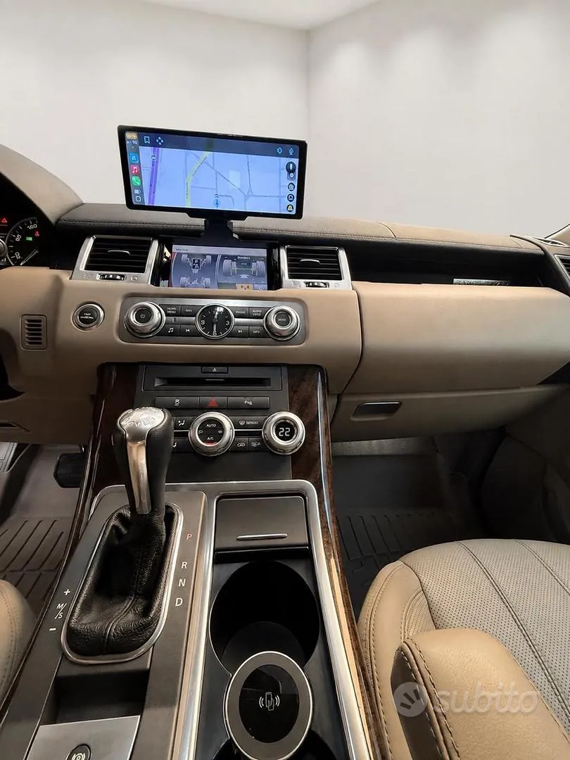 Land Rover Range Rover Sport 2011 photo 3