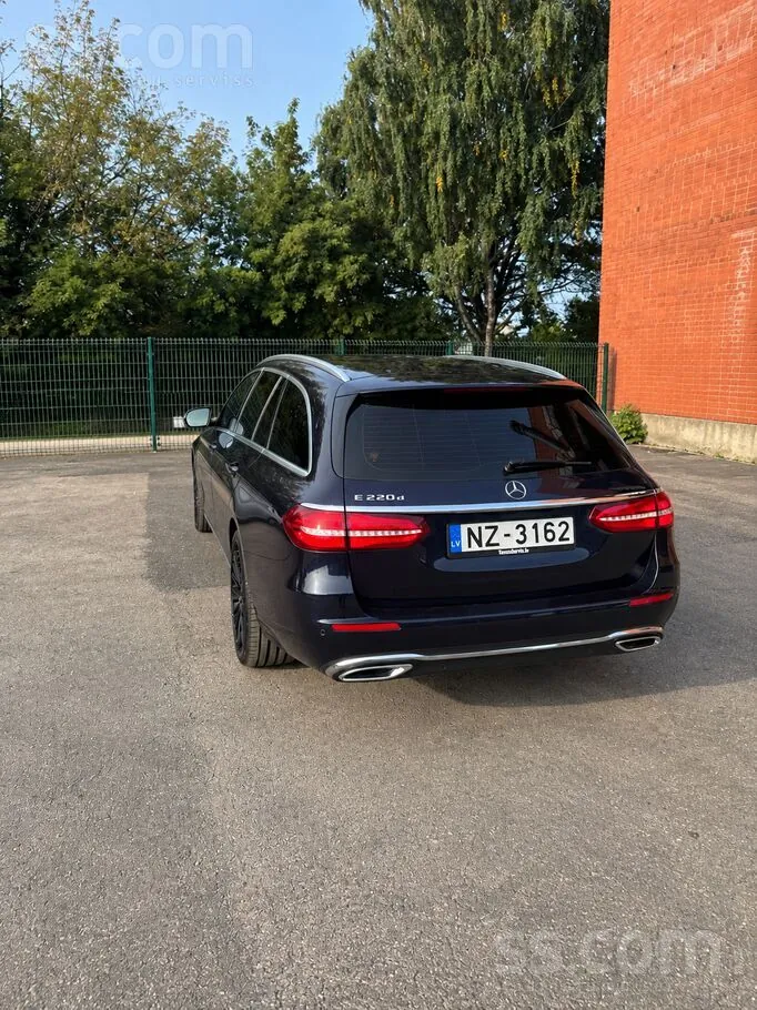 Mercedes-Benz E220 2017 photo 5