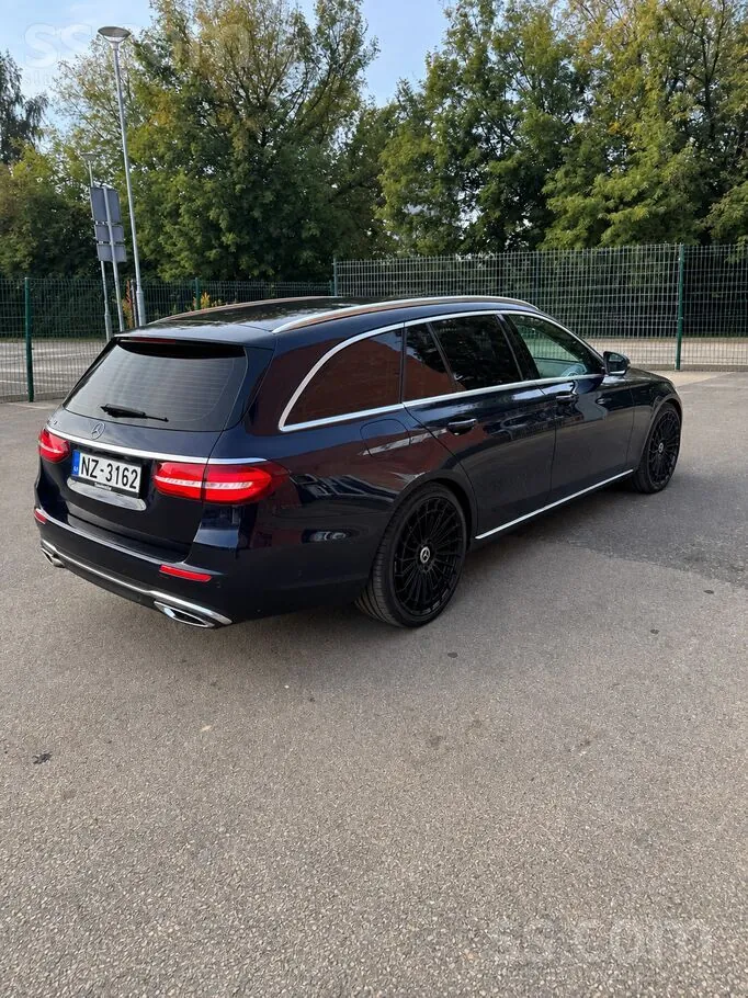 Mercedes-Benz E220 2017 photo 4