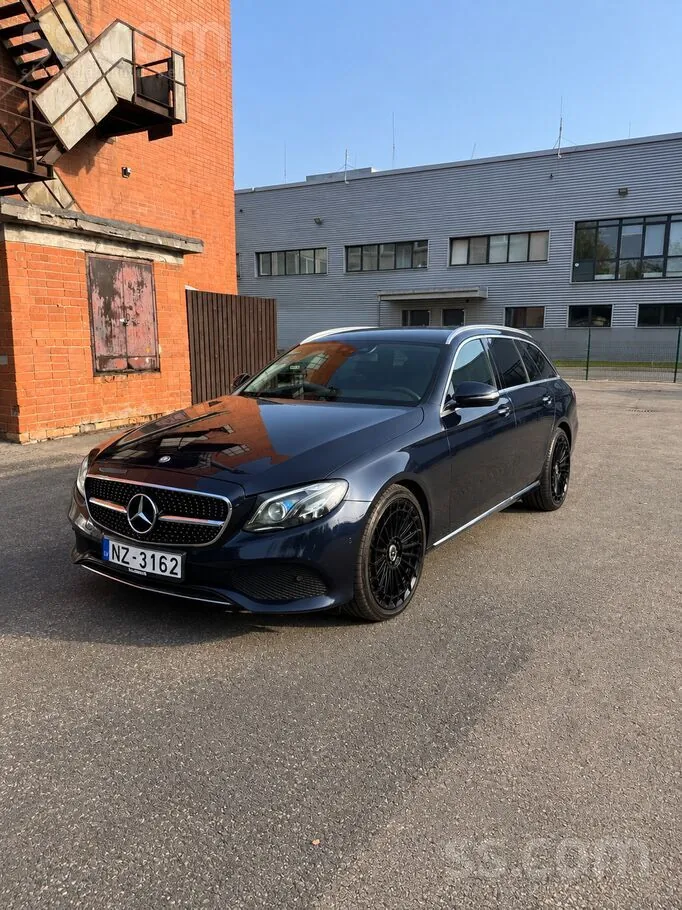 Mercedes-Benz E220 2017 photo 2