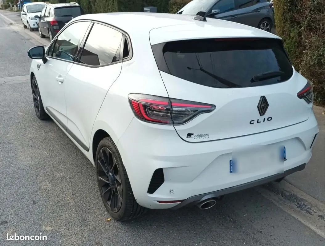 Renault Clio 2024 photo 2