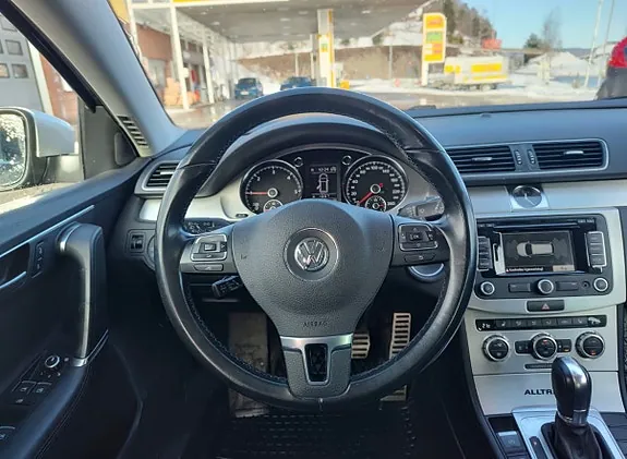 Volkswagen Passat 2014 photo 2