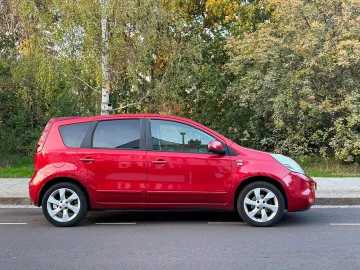 Nissan Note 2010 photo 5