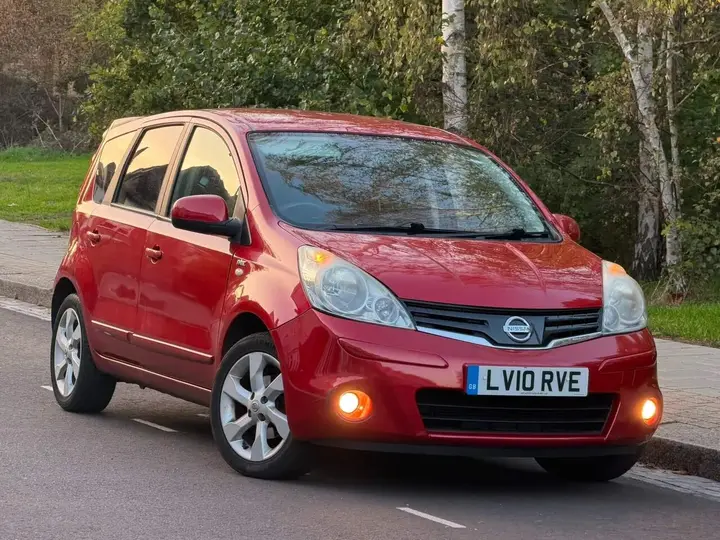 Nissan Note 2010 photo 4