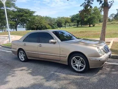 Mercedes-Benz E240