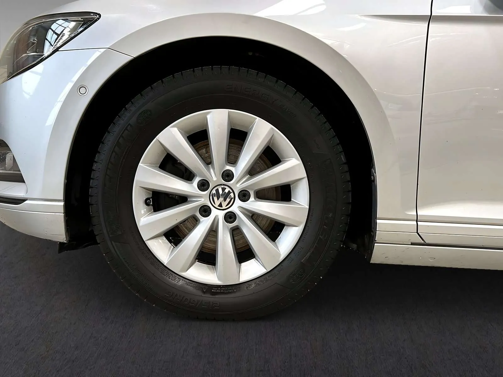 Volkswagen Passat 2018 photo 4