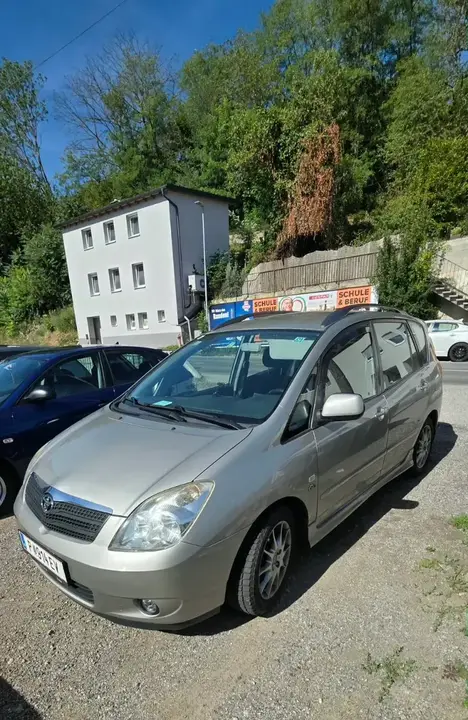 Toyota Corolla Verso 2003 photo 2