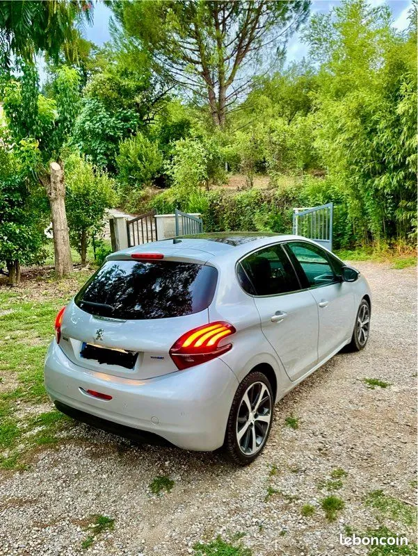 Peugeot 208 2016 photo 2