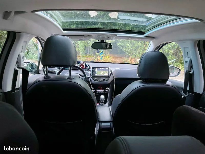 Peugeot 208 2016 photo 3