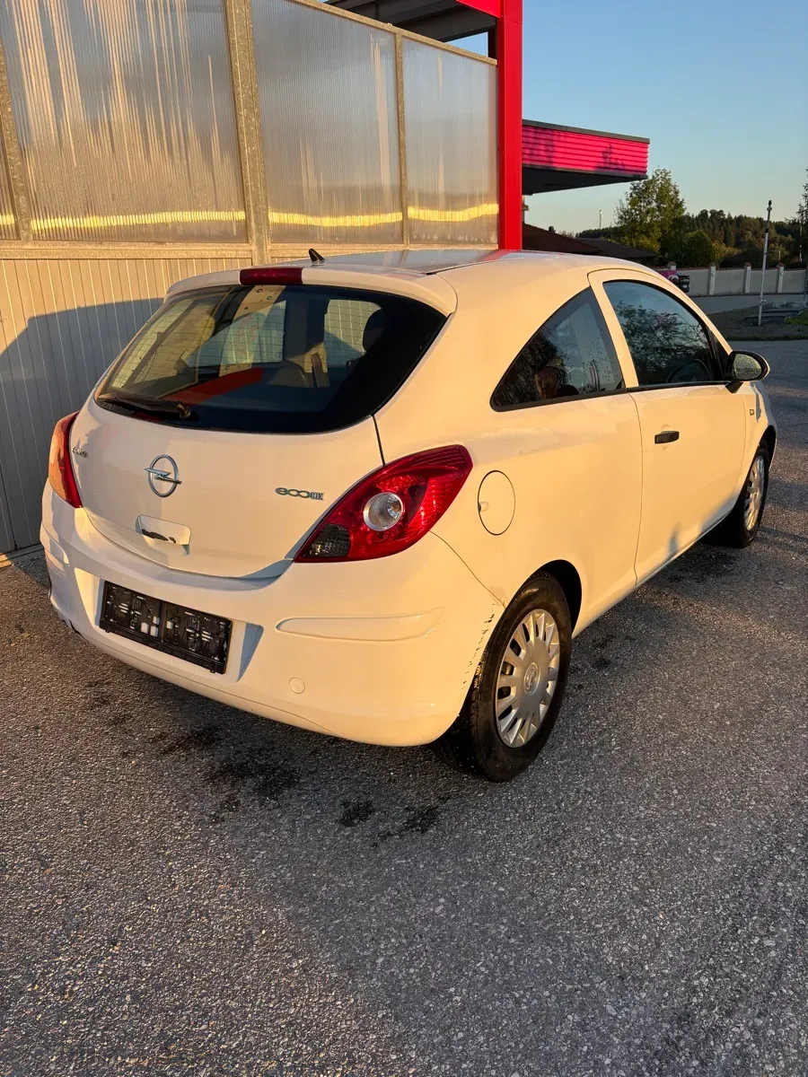Opel Corsa 2010 photo 2