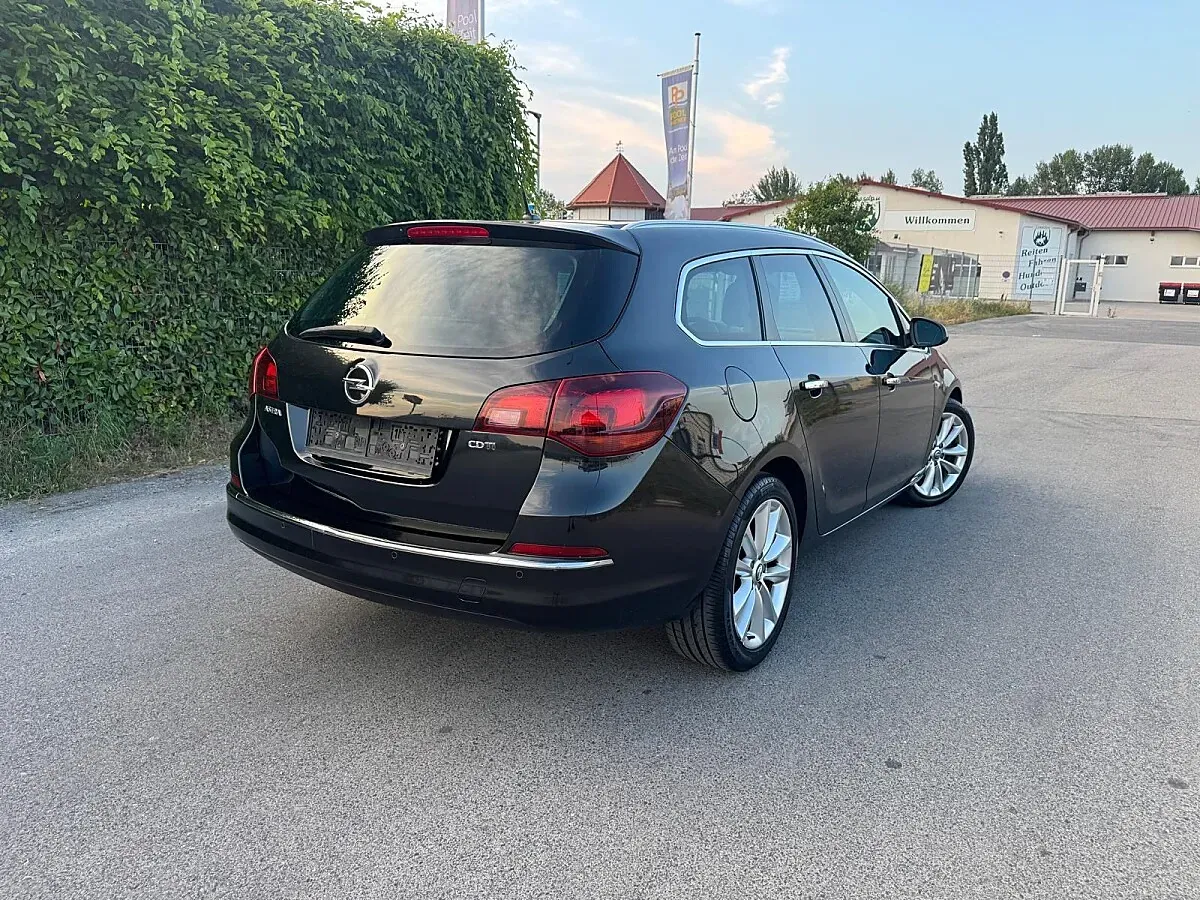 Opel Astra 2012 photo 3