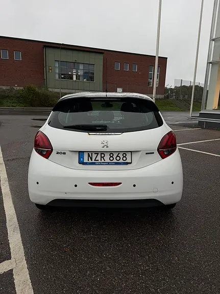 Peugeot 208 2016 photo 3