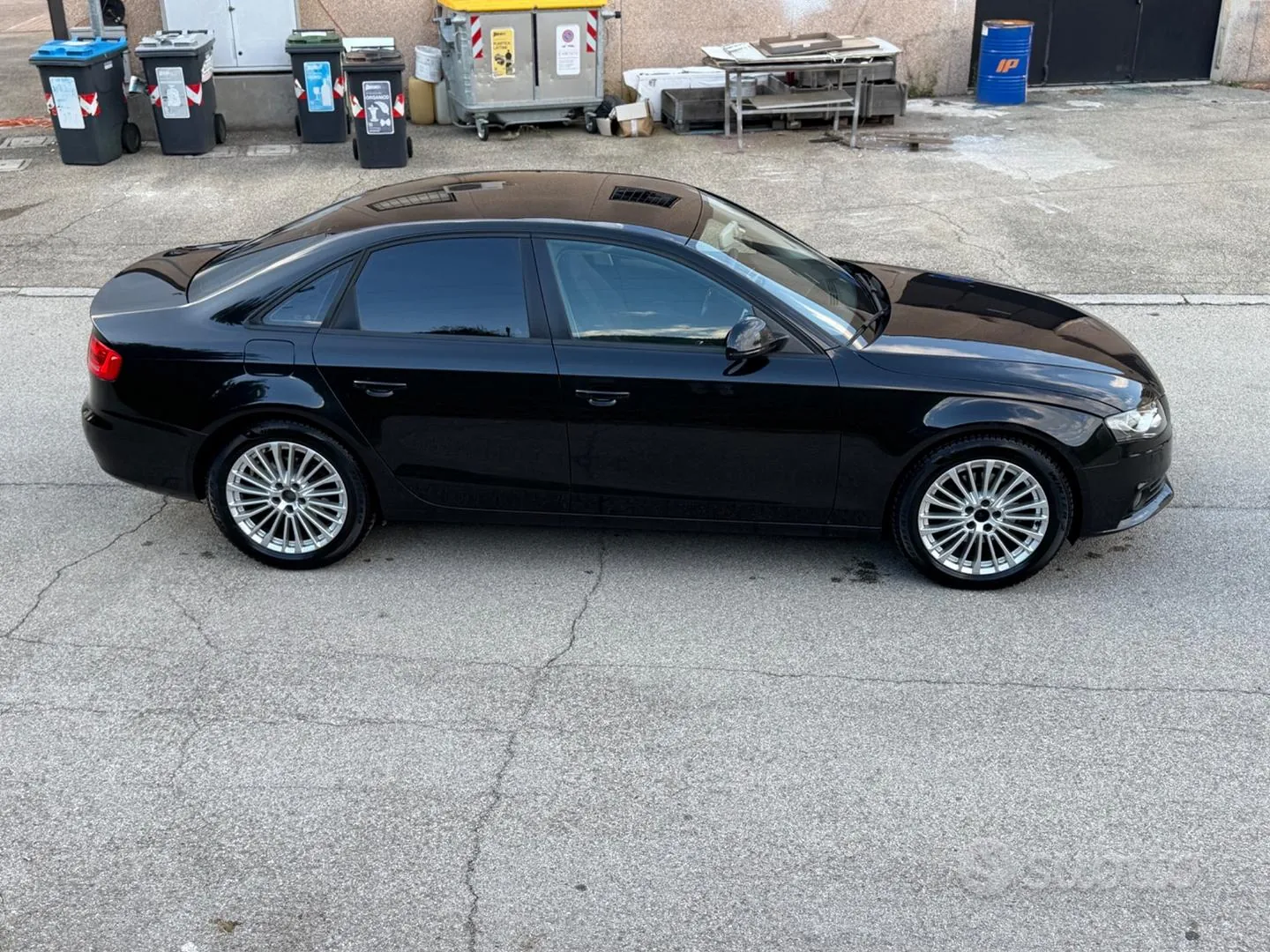 Audi A4 2010 photo 2