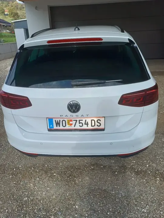 Volkswagen Passat 2023 photo 2