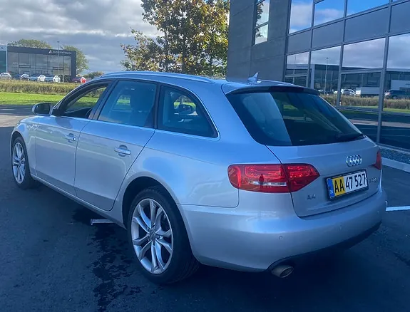 Audi A4 2009 photo 4