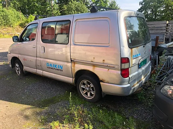 Toyota Hiace 2007 photo 2