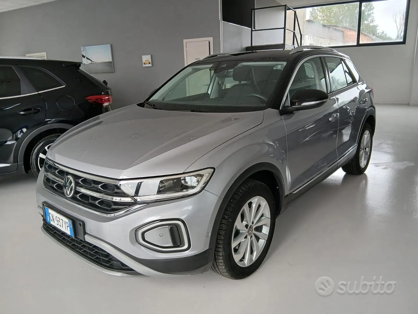 Volkswagen T-Roc 2023 photo 2