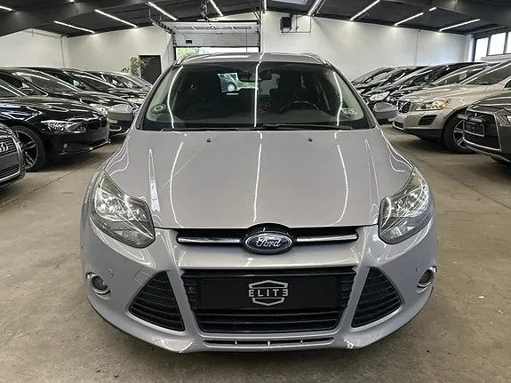 Ford Focus 2013 photo 2