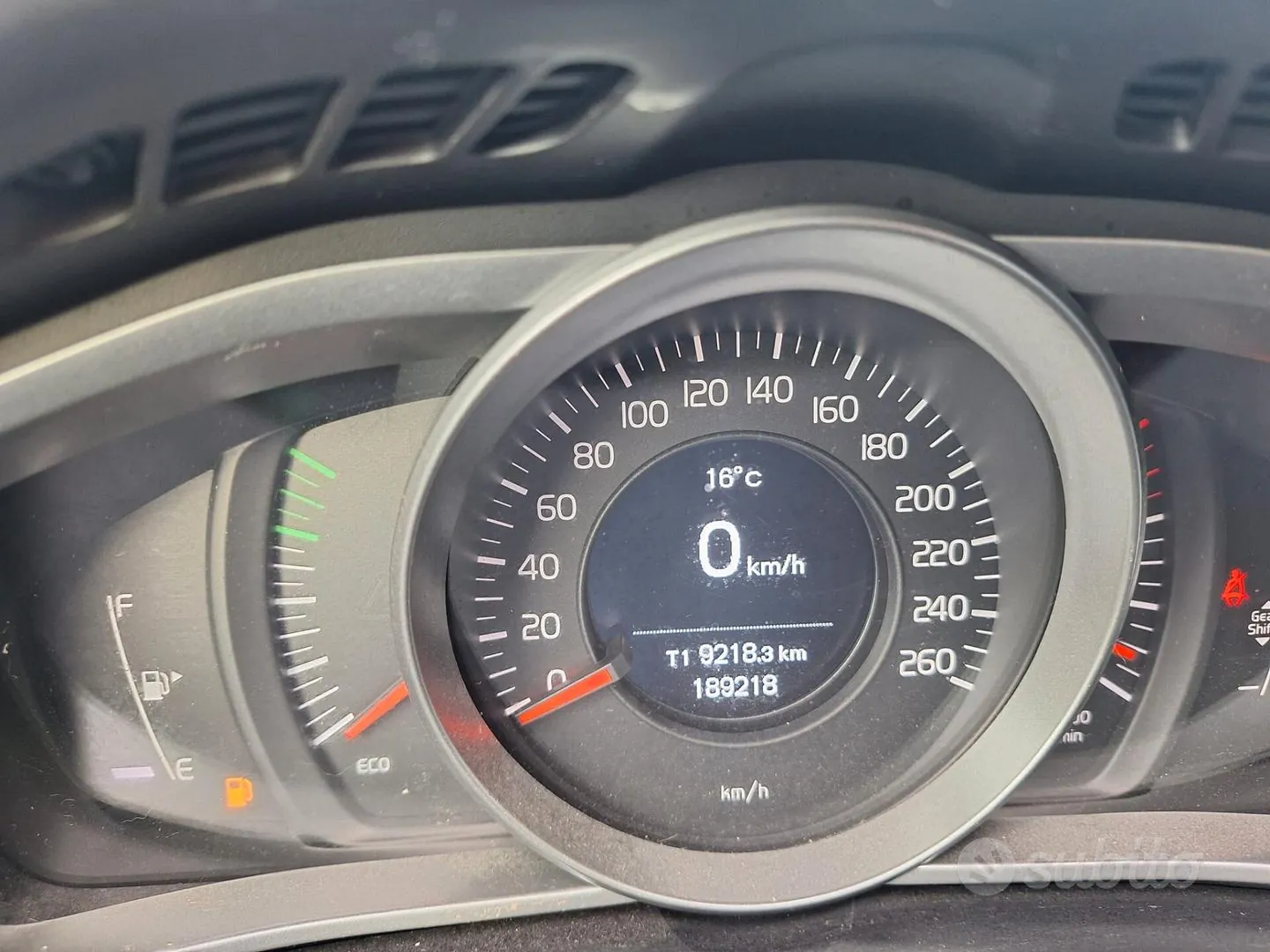 Volvo V40 2017 photo 5