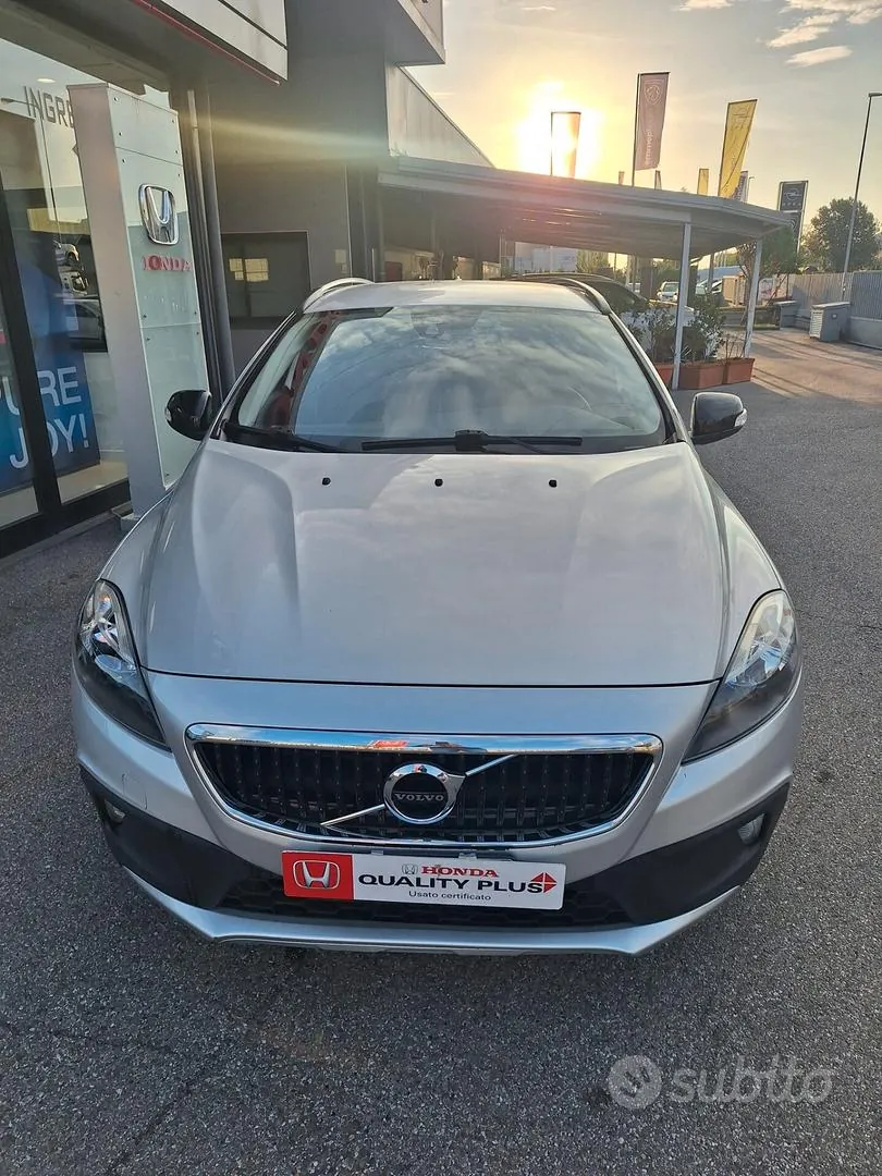 Volvo V40 2017 photo 2