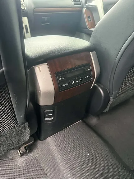 Toyota Land Cruiser 2011 photo 2