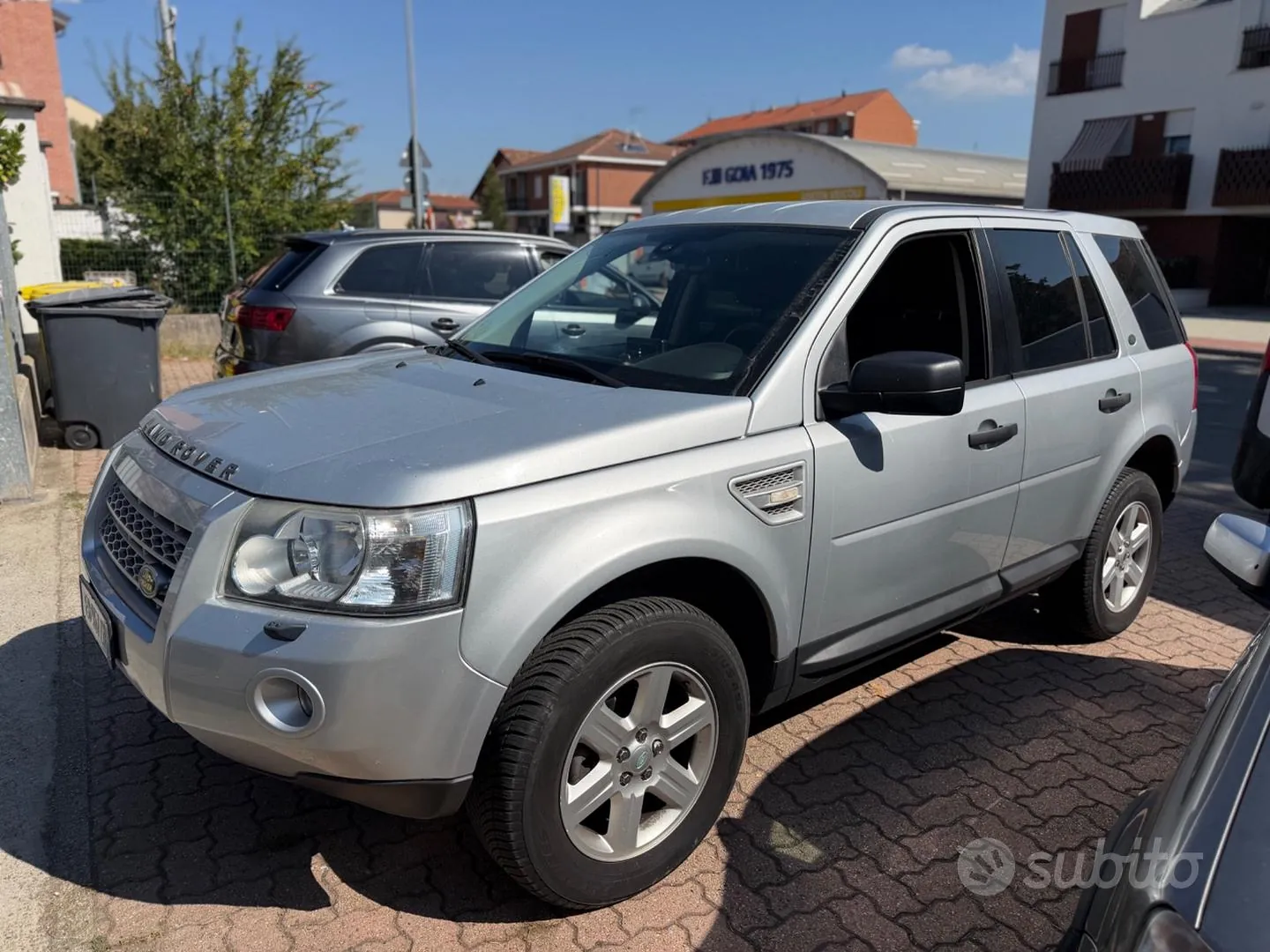 Land Rover Freelander 2010 photo 3