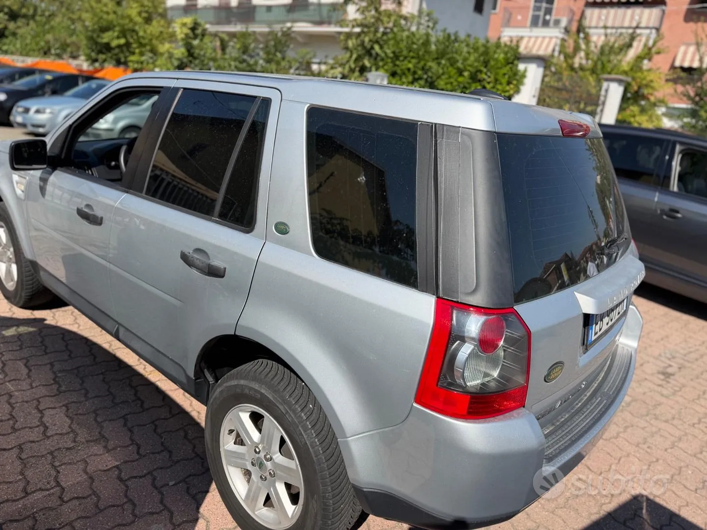 Land Rover Freelander 2010 photo 5
