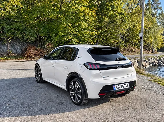 Peugeot 208 2021 photo 3