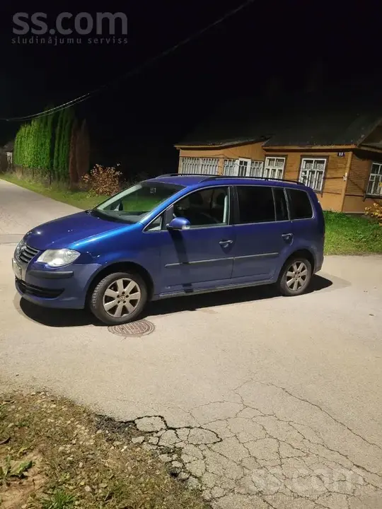 Volkswagen Touran 2008 photo 2
