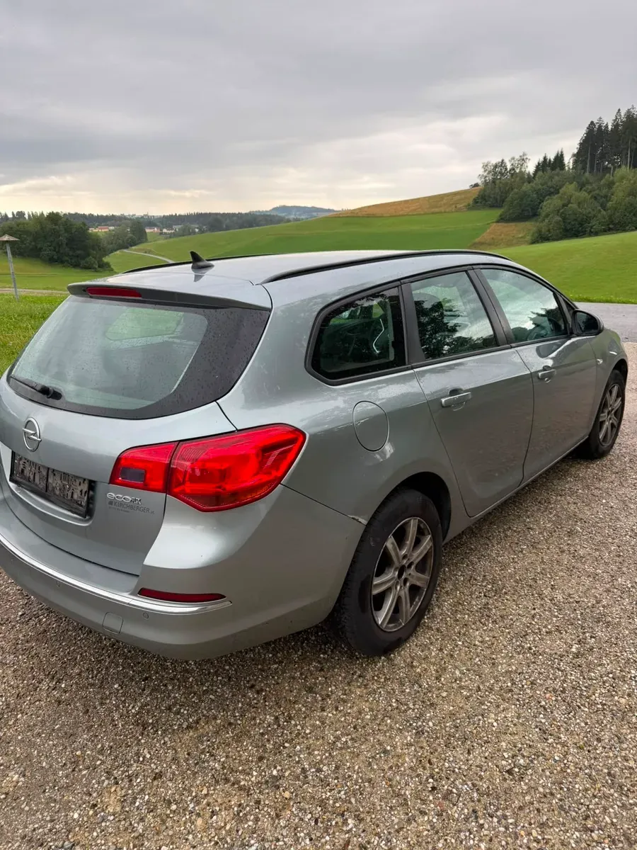 Opel Astra 2013 photo 3